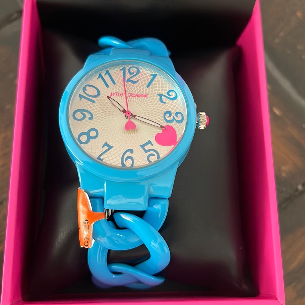 Betsey Johnson Mothers Day ❤️ Blue/White/Pink Heart "Link" Wristwatch in Box